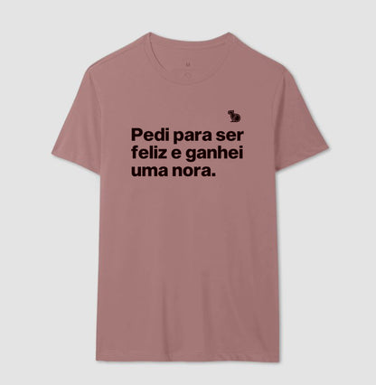 CAMISETA PEDI PARA SER FELIZ E GANHEI UMA NORA
