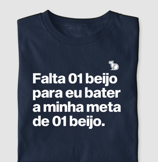 CAMISETA CARNAVAL FALTA UM BEIJO PARA BATER MINHA META