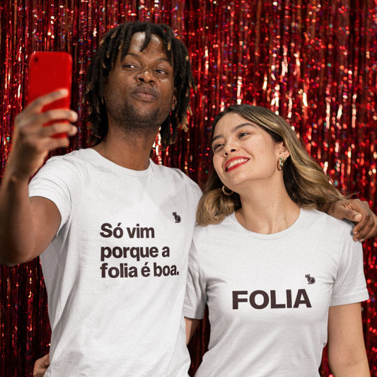 KIT CAMISETAS CASAL CARNAVAL SÓ VIM PORQUE A FOLIA É BOA