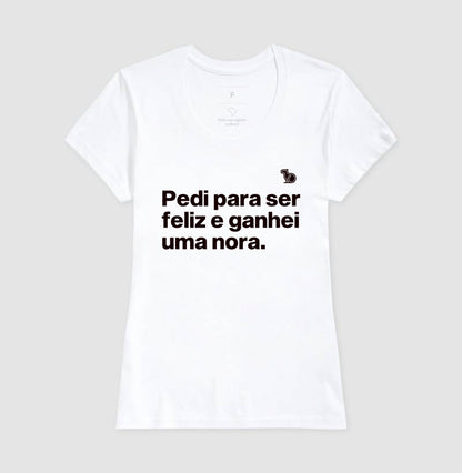 CAMISETA PEDI PARA SER FELIZ E GANHEI UMA NORA