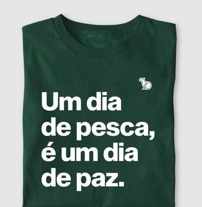 CAMISETA UM DIA DE PESCA É UM DIA DE PAZ