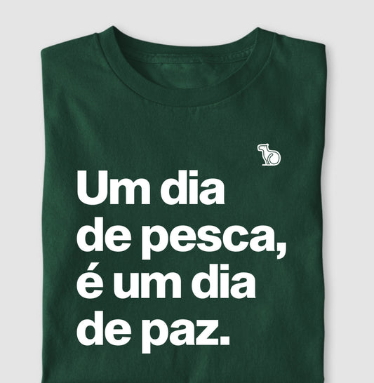 CAMISETA UM DIA DE PESCA É UM DIA DE PAZ