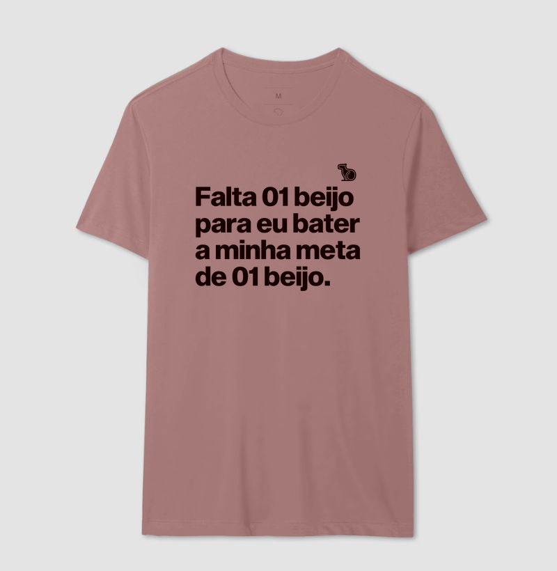CAMISETA CARNAVAL FALTA UM BEIJO PARA BATER MINHA META