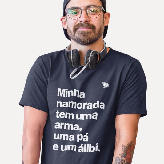 CAMISETA NAMORADA COM ÁLIBI