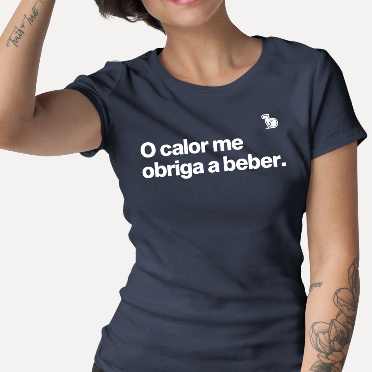 CAMISETA O CALOR ME OBRIGA A BEBER