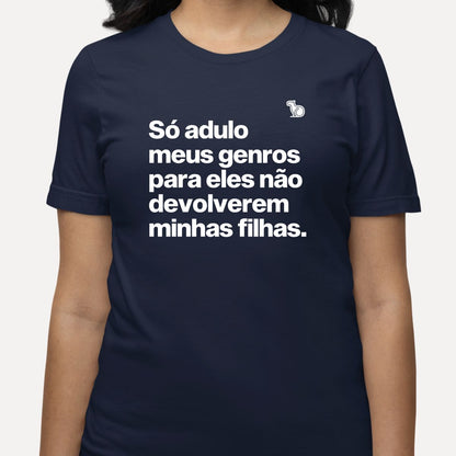 CAMISETA SÓ ADULO MEUS GENROS PARA ELES NÃO DEVOLVEREM MINHAS FILHAS