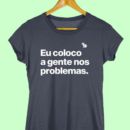 CAMISETA CASAL 01 - UM COLOCA EM PROBLEMAS OUTRO TIRA