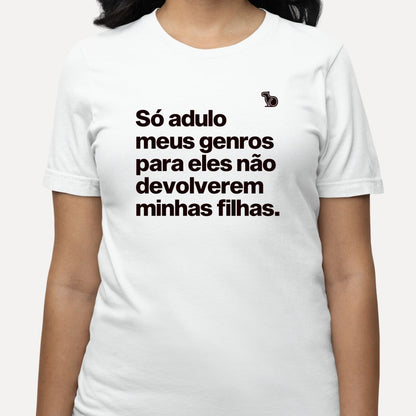 CAMISETA SÓ ADULO MEUS GENROS PARA ELES NÃO DEVOLVEREM MINHAS FILHAS