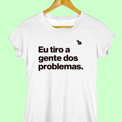 CAMISETA CASAL 02 - UM COLOCA EM PROBLEMAS OUTRO TIRA