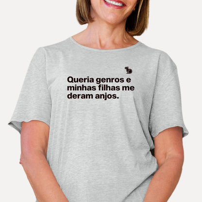 CAMISETA QUERIA GENROS E MINHAS FILHAS ME DERAM ANJOS