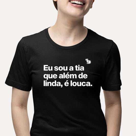 CAMISETA EU SOU A TIA QUE ALÉM DE LINDA É LOUCA
