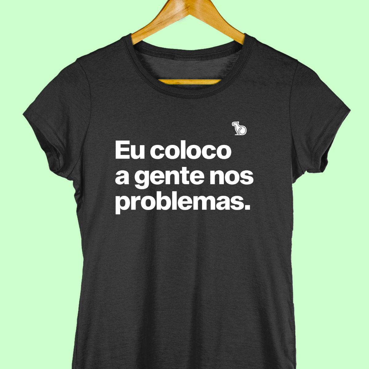 CAMISETA CASAL 01 - UM COLOCA EM PROBLEMAS OUTRO TIRA