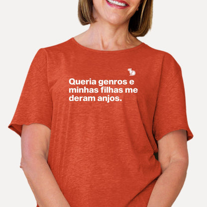 CAMISETA QUERIA GENROS E MINHAS FILHAS ME DERAM ANJOS