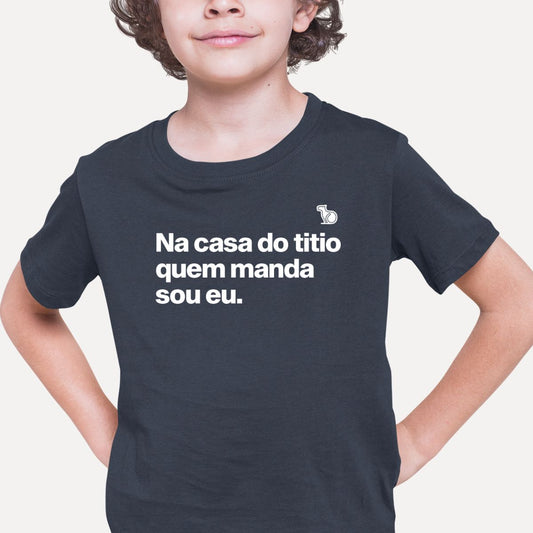 CAMISETA INFANTIL NA CASA DO TITIO QUEM MANDA SOU EU