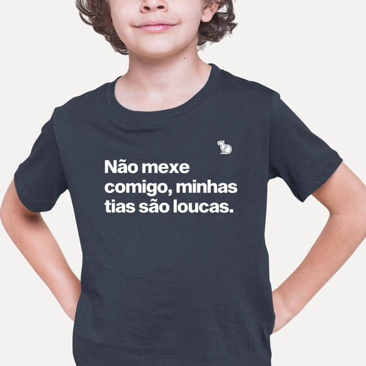 CAMISETA INFANTIL NÃO MEXE COMIGO MINHAS TIAS SÃO LOUCAS