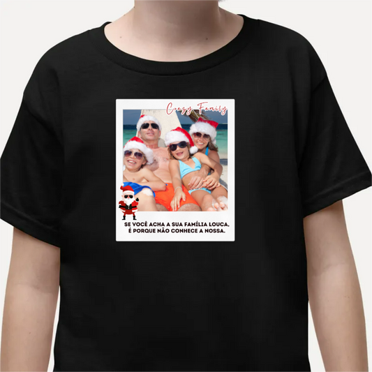 CAMISETA INFANTIL PERSONALIZADA MINHA FAMÍLIA É LOUCA