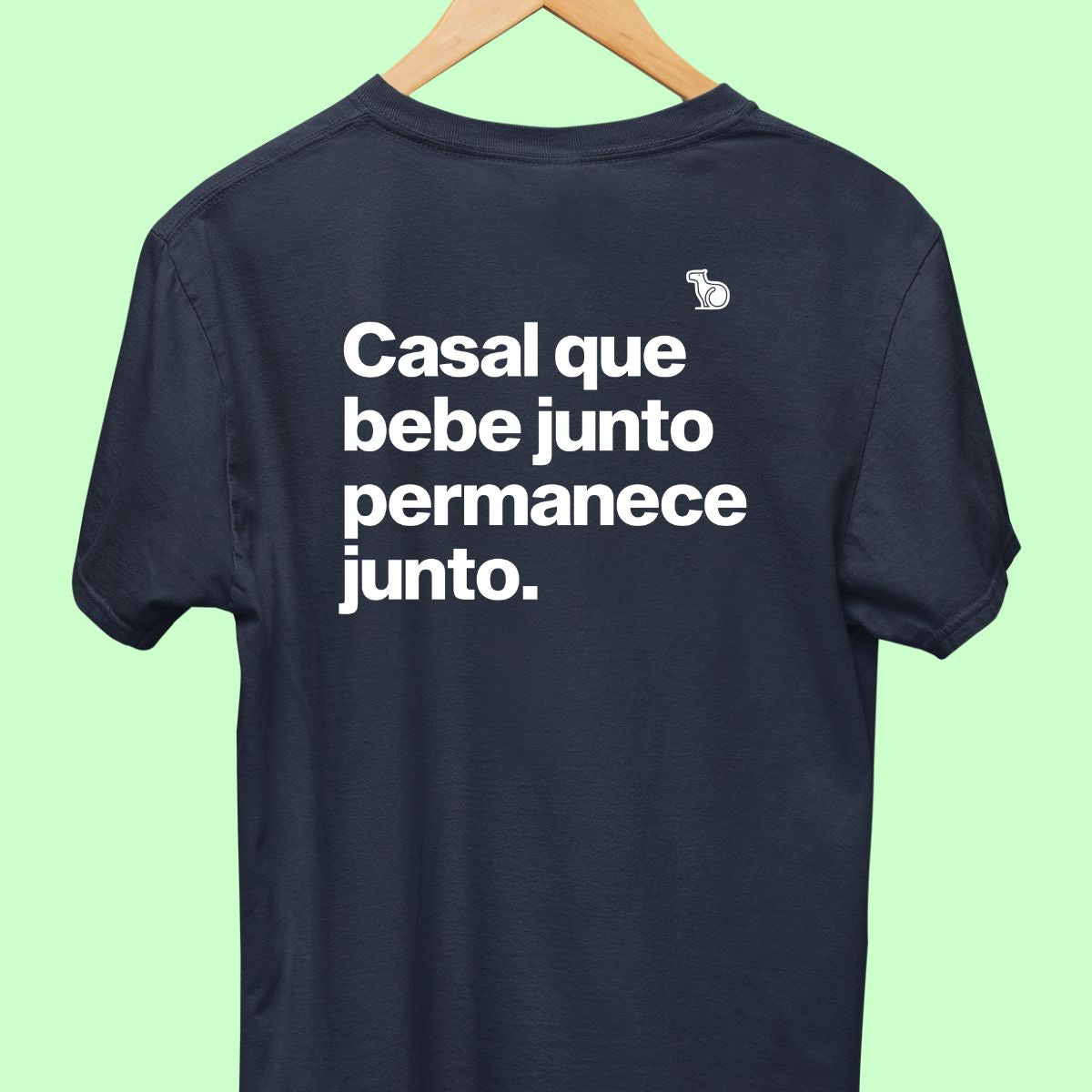 CAMISETA CASAL QUE BEBE JUNTO