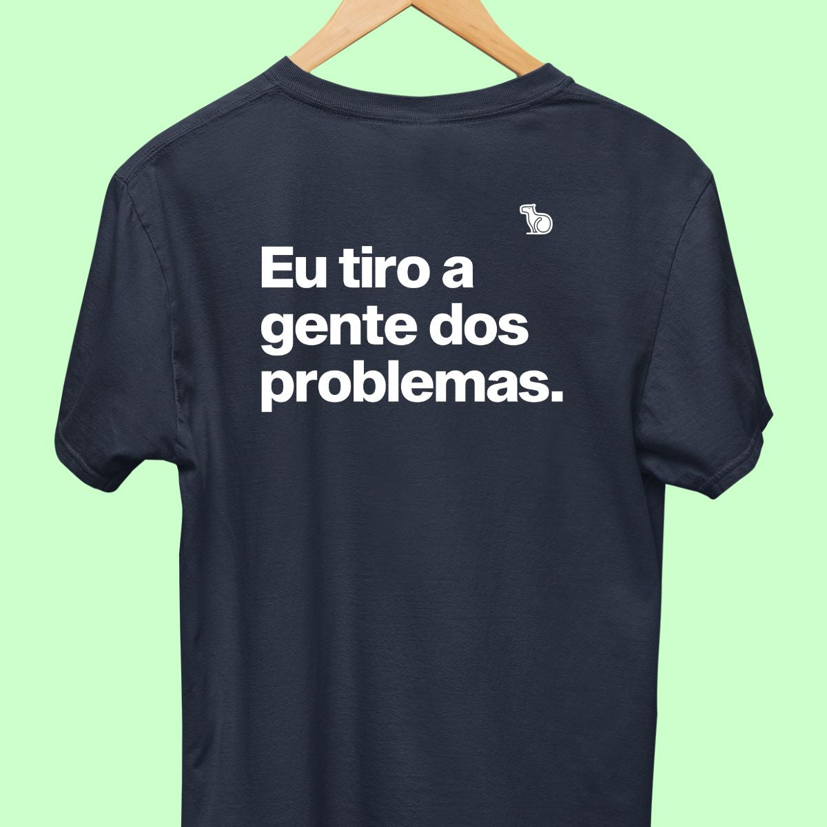 CAMISETA CASAL 02 - UM COLOCA EM PROBLEMAS OUTRO TIRA