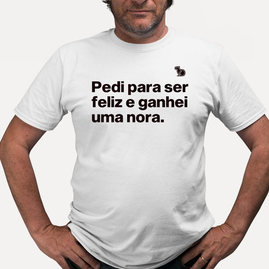 CAMISETA PEDI PARA SER FELIZ E GANHEI UMA NORA