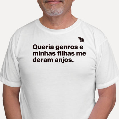 CAMISETA QUERIA GENROS E MINHAS FILHAS ME DERAM ANJOS