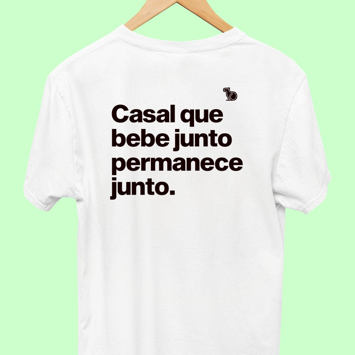 CAMISETA CASAL QUE BEBE JUNTO