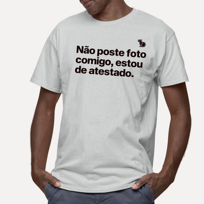 CAMISETA NÃO POSTE FOTO COMIGO ESTOU DE ATESTADO