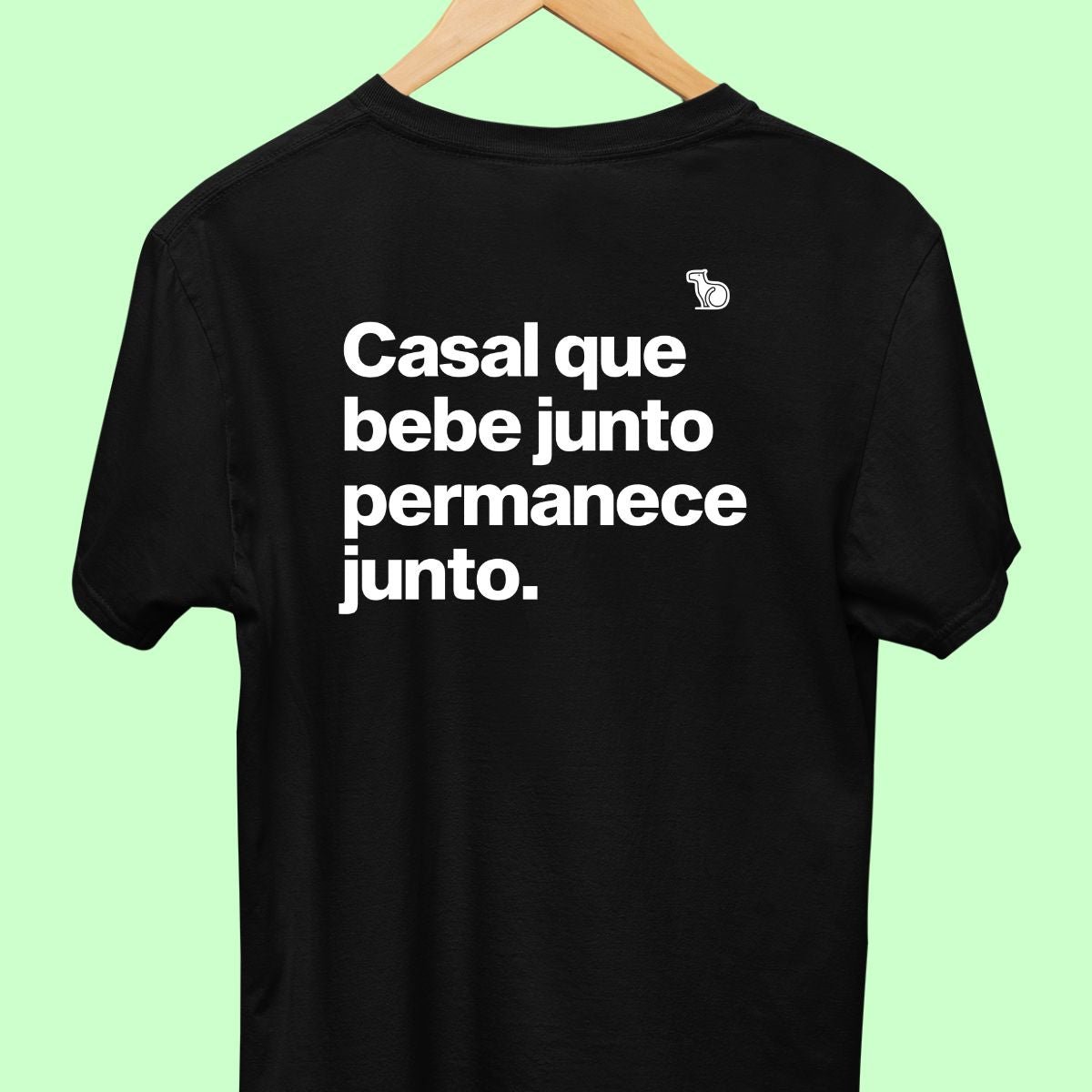 CAMISETA CASAL QUE BEBE JUNTO