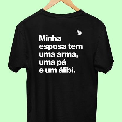 CAMISETA ESPOSA COM ÁLIBI