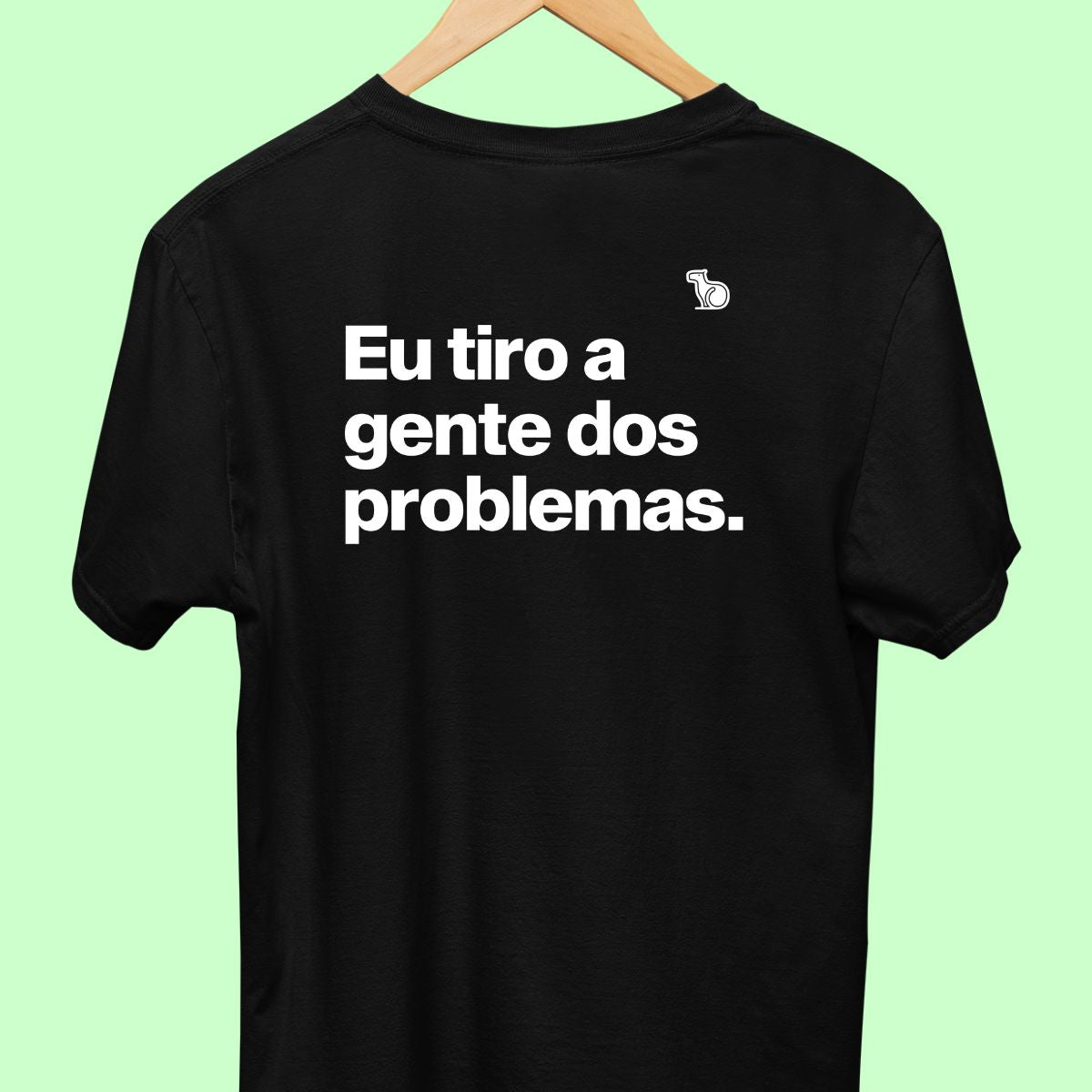 CAMISETA CASAL 02 - UM COLOCA EM PROBLEMAS OUTRO TIRA