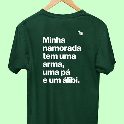 CAMISETA NAMORADA COM ÁLIBI