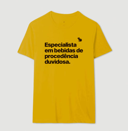 CAMISETA CARNAVAL ESPECIALISTA EM BEBIDAS DUVIDOSAS