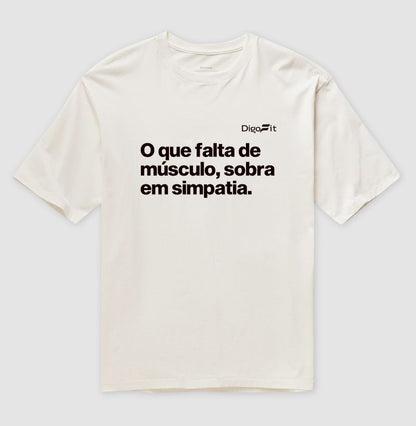 OVERSIZED ACADEMIA FALTA DE MÚSCULO E SOBRA SIMPATIA