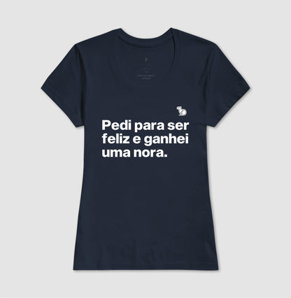 CAMISETA PEDI PARA SER FELIZ E GANHEI UMA NORA