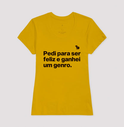 CAMISETA PEDI PARA SER FELIZ E GANHEI UM GENRO