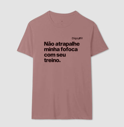 CAMISETA ACADEMIA NÃO ATRAPALHE MINHA FOFOCA COM SEU TREINO