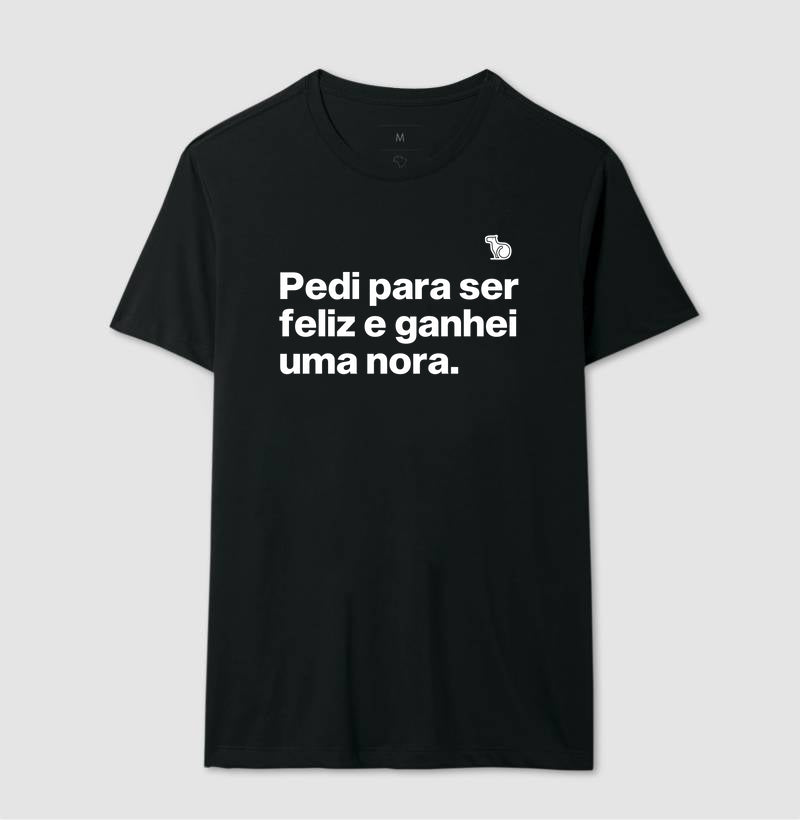 CAMISETA PEDI PARA SER FELIZ E GANHEI UMA NORA