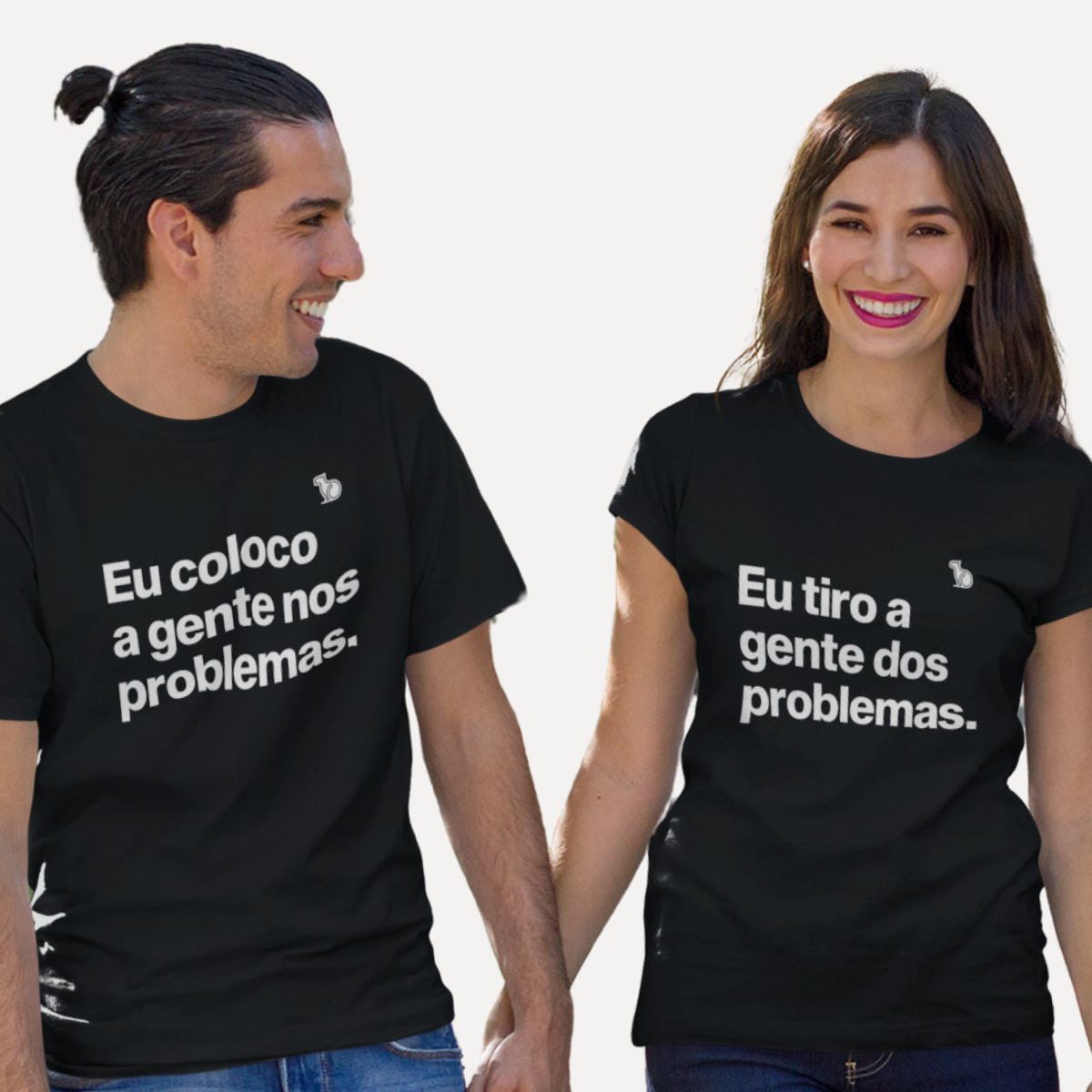 KIT CAMISETAS CASAL UM COLOCA EM PROBLEMAS OUTRO TIRA